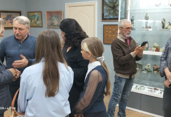  К 45-летию города: в Шарыповском музее открылась уникальная выставка Сергея Краснолуцкого