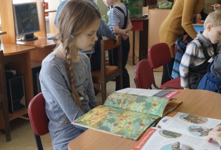 Занятие в детском клубе "Юный палеонтолог".
