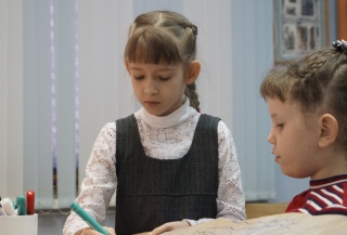 Занятие в детском клубе "Юный палеонтолог".