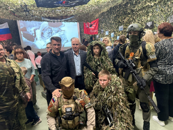 В Шарыпово открыта выставка, пронзающая сердца: "Руками солдата куётся ПОБЕДА"!