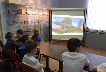 Занятие в детском клубе "Юный палеонтолог"