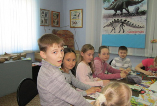 Занятие в детском клубе "Юный палеонтолог".