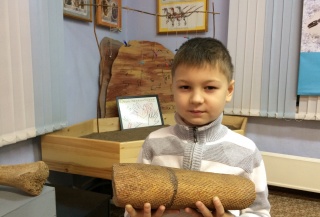Занятие в детском клубе "Юный палеонтолог".